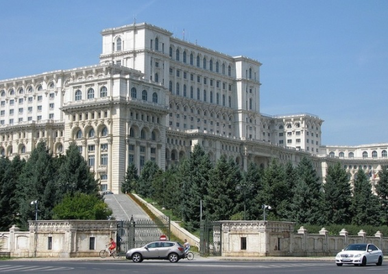 Un ales propune ca senatorii și deputații din Parlamentul României să fie testați periodic pentru consumul de droguri. Invocă informații privind un ”club informal de prafuri și pastile"