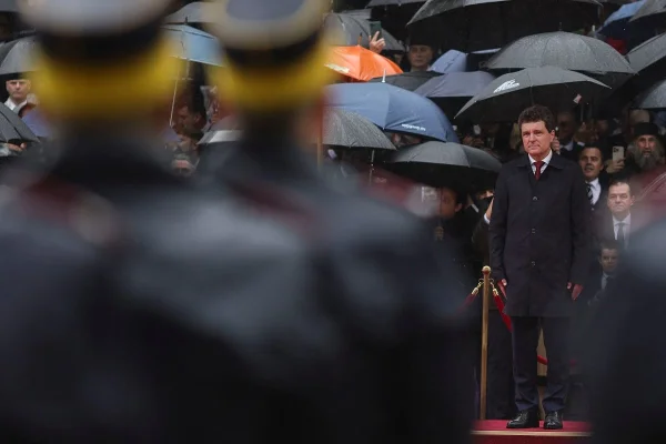 POLITICO: Nicușor Dan își începe noua funcție de coșmar  / Marile dureri de cap: formarea unui guvern stabil și redresarea încrederii în democrație/ Bloomberg: Expertul în matematică se confruntă cu o aritmetică bugetară dură