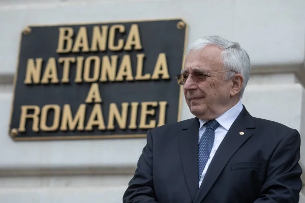 Isărescu: Pentru România, problema sustenabilităţii datoriei este mai presantă ca niciodată