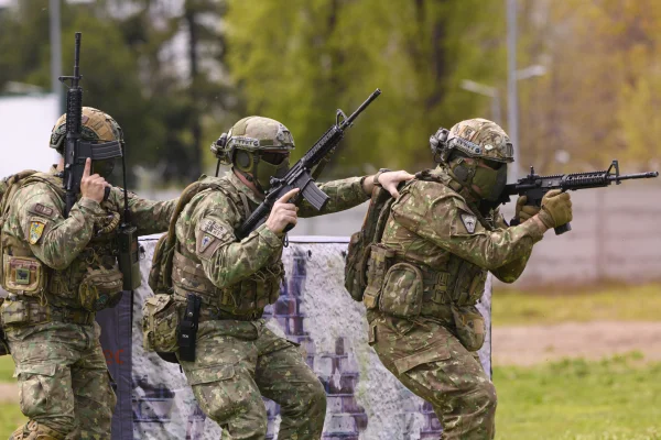 Trupele române simulează războiul urban în București pentru a spori pregătirea militară