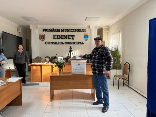 Alegătorii din Republica Moldova l-au sprijinit covârșitor pe Nicușor Dan în scrutinul prezidențial. Acest lucru nu trebuie uitat, nici de clasa politică de la București, nici de românii originari din România