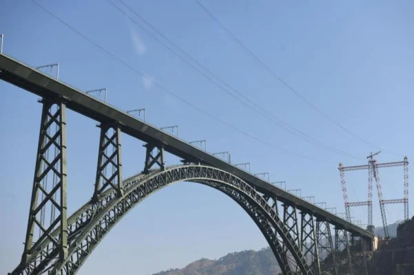 Cel mai înalt pod feroviar din lume a fost inaugurat. Unde se află și cât a costat