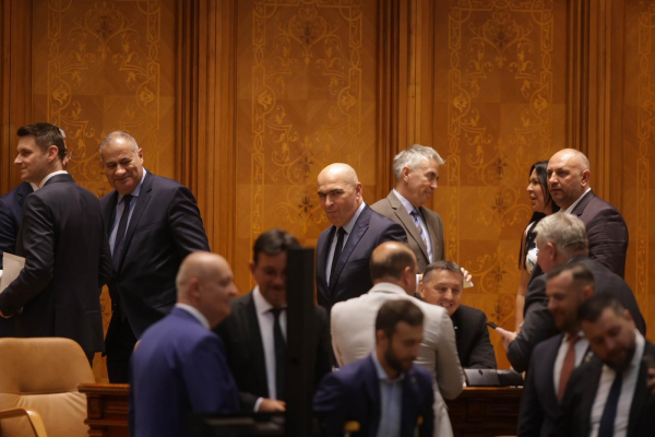 BREAKING | Guvernul Bolojan rămâne în funcție. Moțiunea de cenzură a căzut la vot