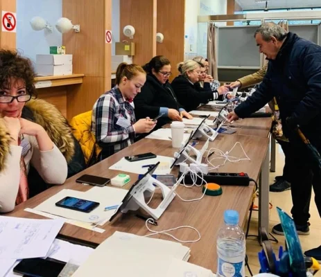 Federaţia Asociaţiilor de Români din Europa condamnă campania de dezinformare privind votul din diaspora: Cei care distribuie mesaje false „ori sunt parte a unei campanii de victimizare nejustificată, ori sunt rău intenţionate”