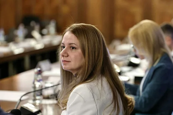 Ligia Deca, din fotoliu în fotoliu