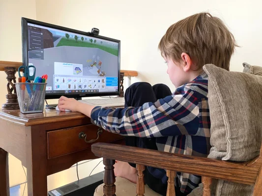 Avatarul unei fetițe, violat în Roblox. Ce setări să faci pentru a-ți proteja copilul când joacă  Roblox, Fortnite, Minecraft sau Among Us