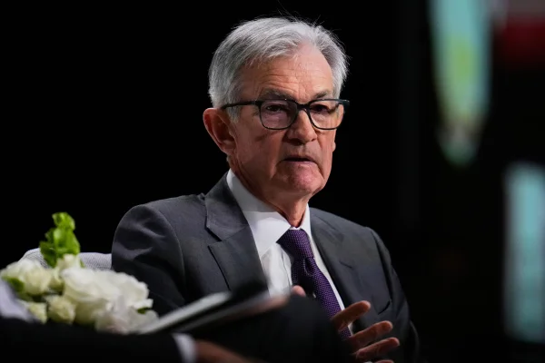 Trump intră în război cu Sistemul Federal de Rezerve al SUA și amenință că îl va demite pe șeful Fed, Jerome Powell