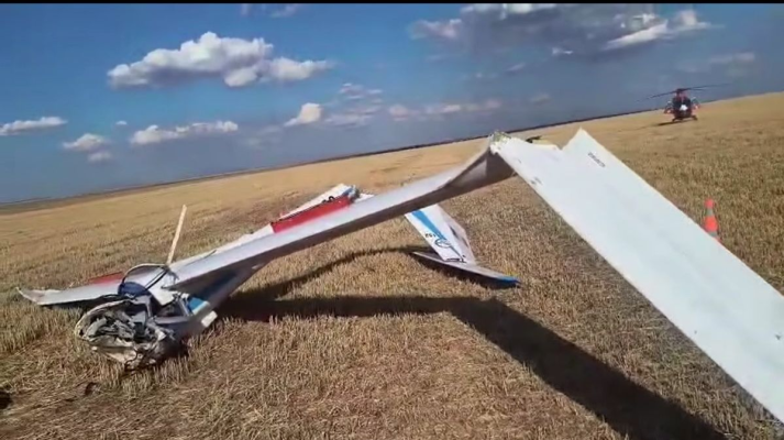 Un planor s-a prăbuşit pe un câmp între Caracal şi Drăghiceni. Pilotul a decedat