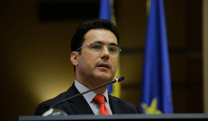 Rectorul SNSPA: Partidele pro-europene să negocieze prioritar formarea noului Guvern, indiferent dacă participă sau nu la guvernare / Schimbarea de leadership în partide nu ar trebui să reprezinte o prioritate azi / Deconturile interne de partid nu ajută
