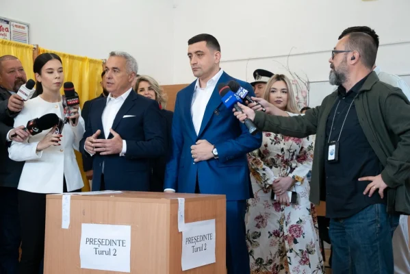 VIDEO Călin Georgescu și George Simion, scoși de Poliție din secția de votare: Este mai mult decât un vot!