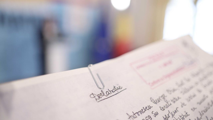 Crin Antonescu a prezentat declaraţia dată la Securitate despre plecarea din ţară a prietenului său
