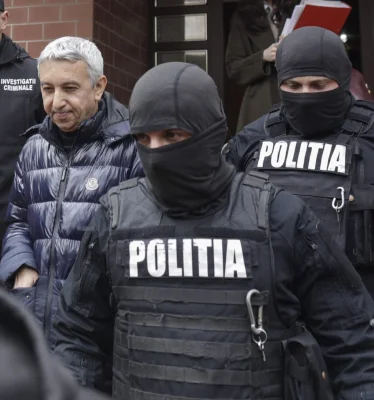 Curtea de Apel Constanța a desființat sentința prin care Dan Diaconescu a fost condamnat la 8 ani și 4 luni de închisoare pentru acte sexuale cu minori. Procesul, strămutat la Judecătoria Tulcea
