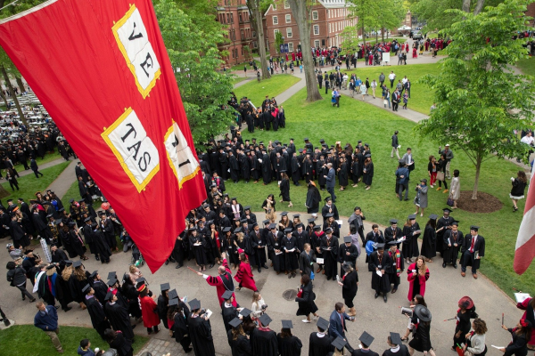 Harvard și administrația SUA, negocieri în curs pentru o „înțelegere istorică”, anunță Trump / O judecătoare federală a blocat pe termen nedefinit interdicția impusă universității de a primi studenți străini