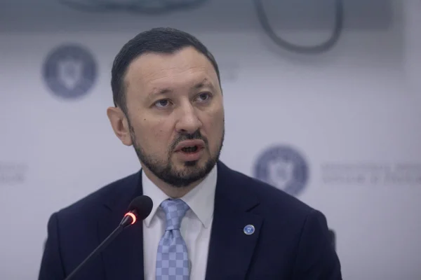 Fostul ministru al Mediului (PNL) compară primele de pensionare de la CCR cu cele de la Romsilva și cere eliminarea „peșcheșurilor” din bani publici care sfidează bunul-simț
