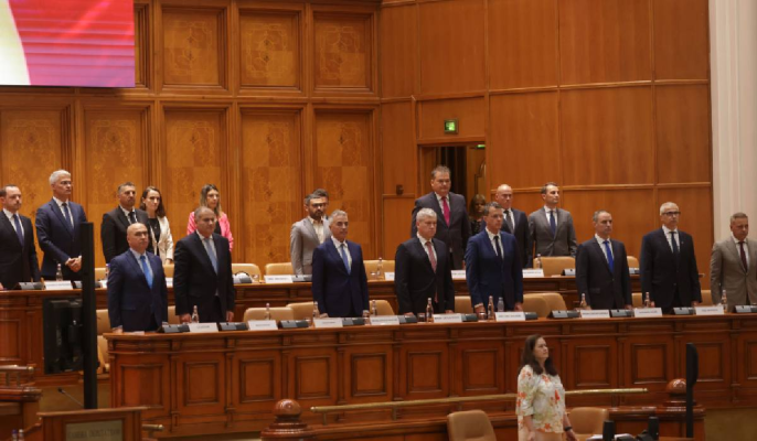 Moțiune de cenzură împotriva Guvernului Bolojan, depusă de AUR. Când va fi dezbătută și votată în Parlament