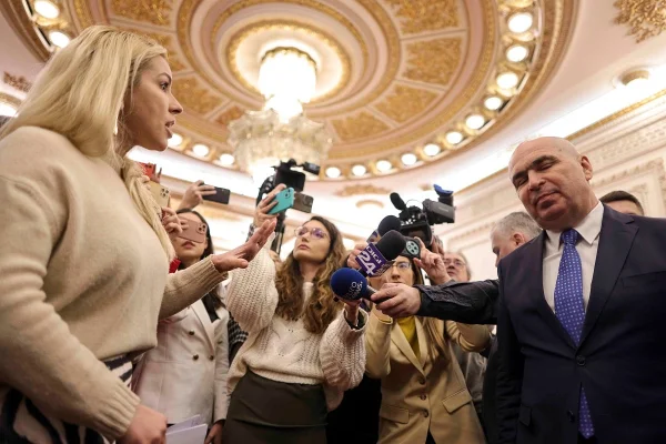 EXCLUSIV Lidera rebeliunii anti-concedieri de la Senat a înființat Partidul Justiției Sociale împreună cu doi colegi / Anunț pe site-ul formațiunii: cine achită 500 de lei primește ”reduceri și oferte exclusive la magazine” și ”acces prioritar și facil în secțiile de votare”