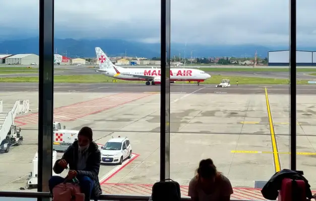 Angajații companiilor aeriene low-cost primesc 1,5 euro pentru angajații care descoperă bagaje supradimensionate / Ryanair: ”Mai puțin de 0,1% dintre pasagerii nu respectă normele privind bagajele”