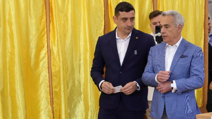 Alegeri prezidențiale 2025. George Simion, la vot alături de Călin Georgescu: Suntem aici cu o singură dorință - să facem DREPTATE poporului român