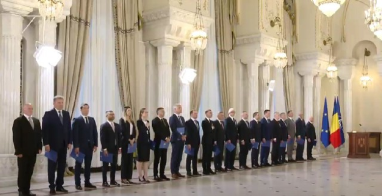UPDATE-Guvernul Bolojan a depus jurământul/ Dan: O să fie un drum lung. Sunt optimist că o să construim societatea care să aibă încredere în autorităţi şi, prin asta, în ea însăşi/ Bolojan: Am încredere că vom putea trece ţara prin perioada dificilă-VIDEO