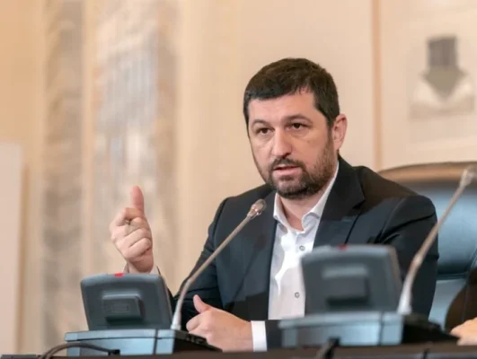 Video
Un lider AUR ia apărarea lui Simion, în cazul contractului de lobby încheiat în SUA: „Încep campaniile mincinoase”