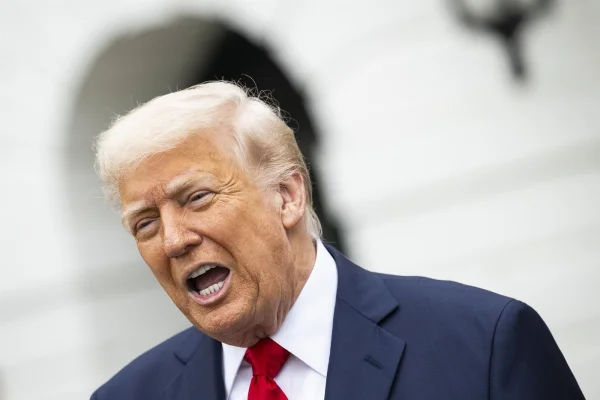 Trump dă vina pe Joe Biden pentru problemele economice din SUA și spune că taxele vamale nu au nicio legătură cu acest lucru