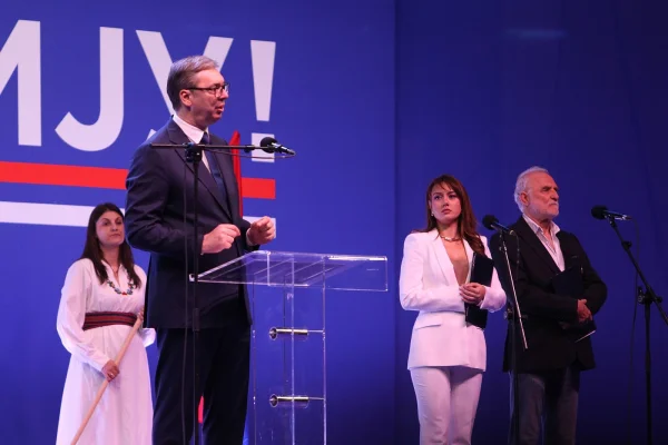 În ciuda presiunilor Uniunii Europene, președintele Serbiei și premierul Slovaciei vor fi prezenți la parada de 9 mai de la MOSCOVA