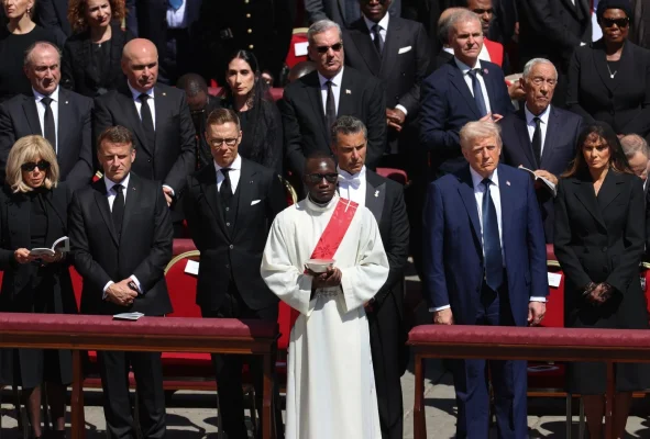 Ilie BOLOJAN a stat lângă Donald Trump și Emmanuel Macron în timpul funeraliilor Papei Francisc