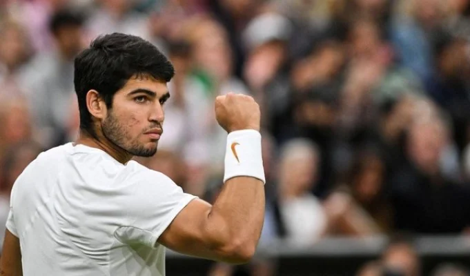 Roland Garros: Carlos Alcaraz a câştigat trofeul după cea mai lungă finală din istoria turneului parizian. Spaniolul a revenit de la 0-2, salvând trei mingi de meci