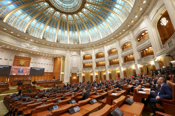 Votul pe moțiunea de cenzură se dă luni, la ora 15.00
