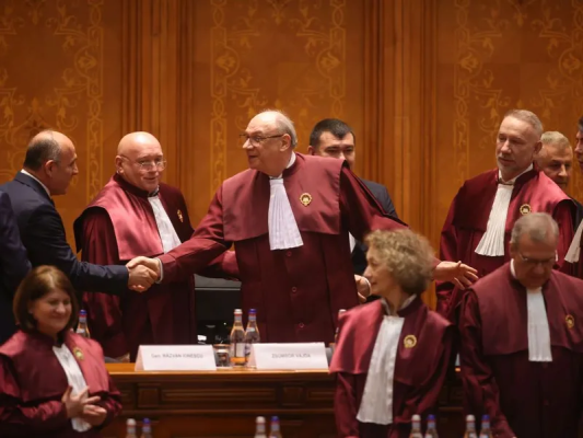 PNL şi USR cer eliminarea bonusului de 540.000 de lei de la plecarea din CCR a trei judecători