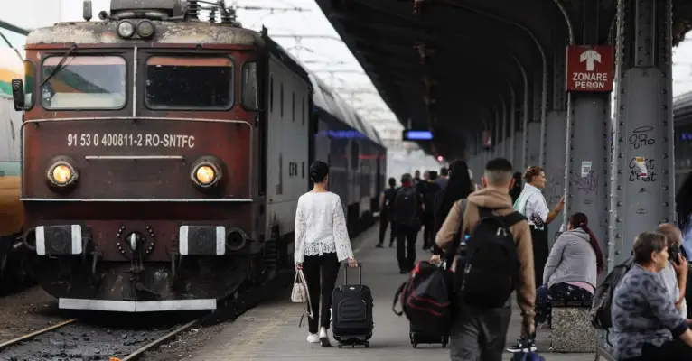 Sindicalişti CFR: 'Guvernul va transforma transportul pe calea ferată într-un haos . Trenurile de călători din România circulă cu o viteză medie de 44 km/h'