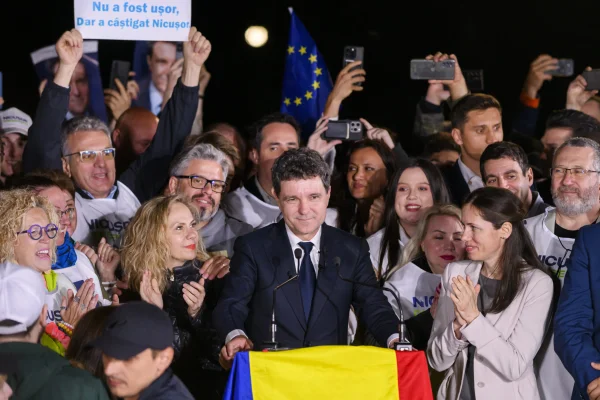 Nicușor Dan: L-am asigurat pe Macron că vom continua să fim parteneri de încredere în UE