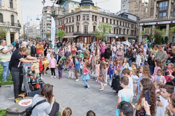 Un nou weekend „Străzi Deschise – București, Promenadă urbană” aduce arta și distracția pe Calea Victoriei