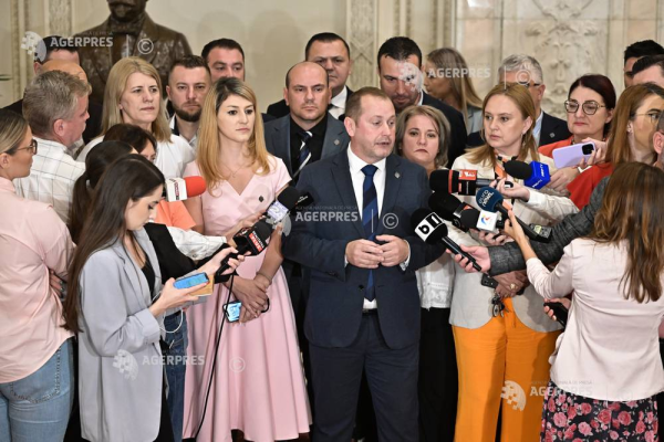 Polul suveranist cu viziuni europene 'Alianța Întâi România', format în Parlament