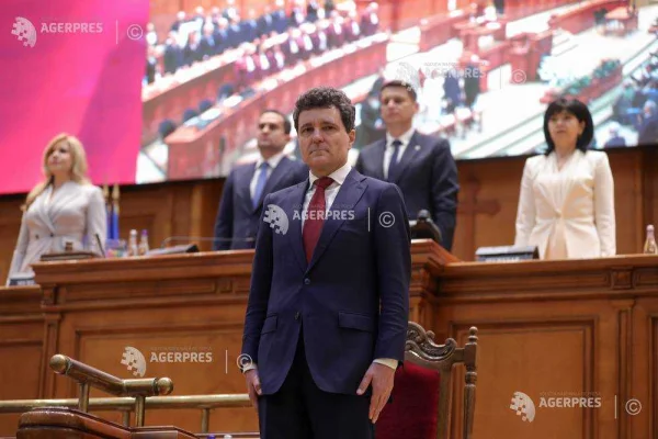 LIVE UPDATE Parlament/ Ședința solemnă a Camerelor reunite - Nicușor Dan depune jurământul în plen