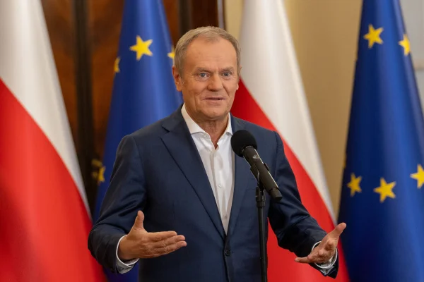 Donald Tusk supraviețuiește votului de încredere și rămâne premier al Poloniei