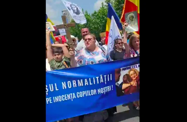 Diana Șoșoacă s-a dezlănțuit la „Marșul normalității”. „Să nu se mai demoleze bisericile, homosexualitatea e anormalitate, e deviație, să ne apărăm copiii” VIDEO