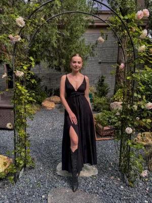 Apariție surprinzătoare în casa Mireasa, astăzi, la Antena 1. Fosta parteneră a lui Cristian Marinescu, Maria Lungu, a fost invitată în show de un alt bărbat!