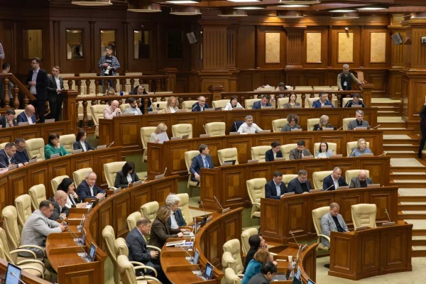 „Soldăţeii Kremlinului” de la Chișinău vor o lege a „agenților străini” care să îndepărteze țara de UE