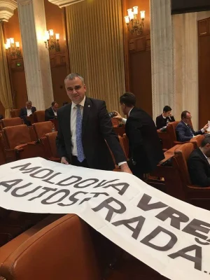 Senatorul USR Marius Bodea, după descinderea procurorilor DNA la Primăria Iaşi: Mai există birouri în instituţia condusă de multiplul trimis în judecată care să nu fi fost vizitate de procurorii anticorupţie în ultimii ani?, după descinderea procurorilor DNA la Primăria Iaşi: Mai există birouri în instituţia condusă de multiplul trimis în judecată care să nu fi fost vizitate de procurorii anticorupţie în ultimii ani?
