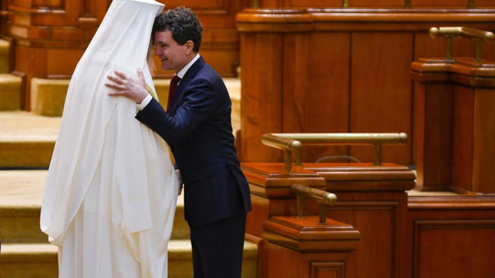 Preşedintele Nicuşor Dan participă la Sfânta Liturghie, oficiată la Patriarhie cu ocazia zilei de naştere a Patriarhului Daniel