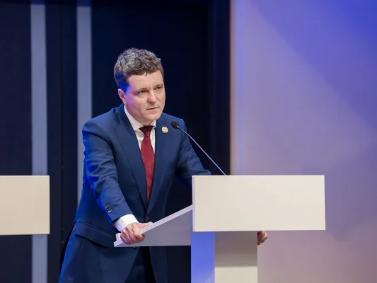 Nicușor Dan întoarce armele: Primul mesaj oficial transmis noului președinte al Poloniei, după ce i-a promovat adversarul