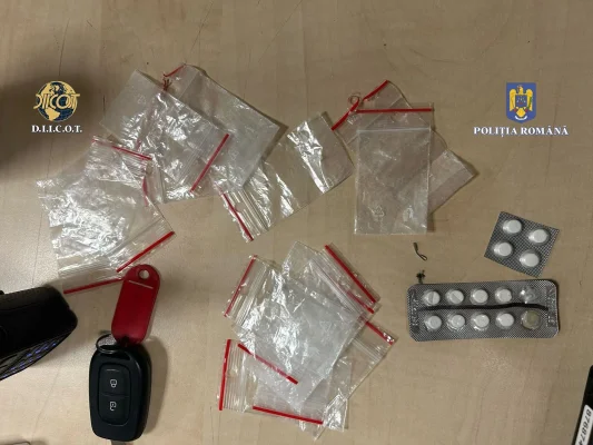 A fost reținută o tânără de 27 de ani, acuzată că ar fi vândut drogurile care l-au ucis pe Rareș Ion, prietenul lui Vlad Pascu și Tudor Duma / Metadona a fost ridicată de femeie cu o rețetă, de la un centru pentru asistență integrată a adulților