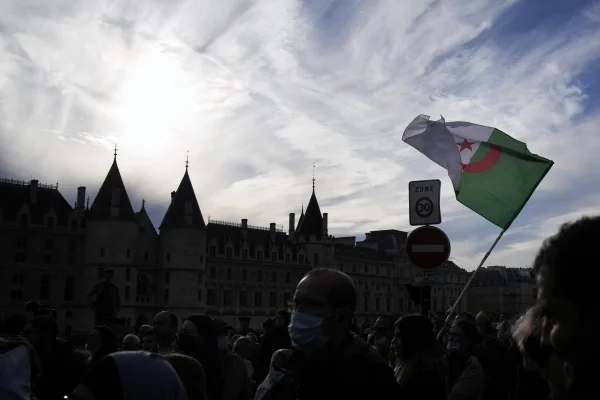 Tensiuni diplomatice după ce Algeria a refuzat să repatrieze niște cetățeni expulzați din Franța