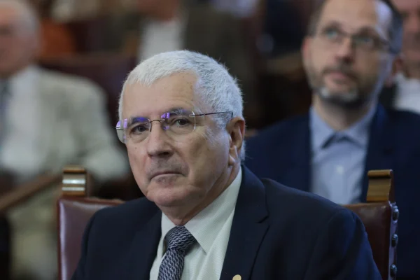 EXCLUSIV Dan Timotin, Institutul de Matematică al Academiei: Președintele Nicușor Dan are contractul suspendat din 2016. Postul său nu blochează angajarea nimănui, nu este ca în învățământ. Decizia pe care o poate lua ar fi să își dea demisia