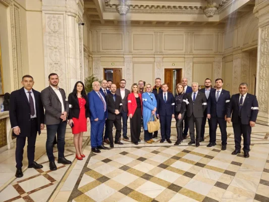 Video
        Parlamentarii AUR și POT, acuzați că trag chiulul pe banii cetățenilor. Raluca Turcan anunță modificarea regulamentului Camerei Deputaților