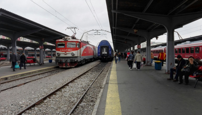 Canicula afectează transporturile. Cum explică reprezentanţii companiilor feroviare lipsa climatizării din vagoanele de călători