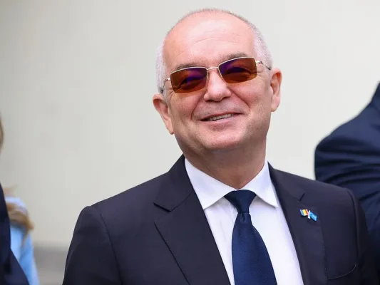 Emil Boc le cere românilor să voteze cu Nicuşor Dan. "Să nu pierdem banii de Centură"