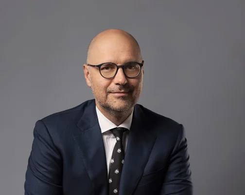 Raport PwC: GenAI va afecta aproape un sfert dintre locurile de muncă existente și 44% dintre competențele angajaților. Cât de pregătite sunt statele si companiile pentru valul de schimbări?