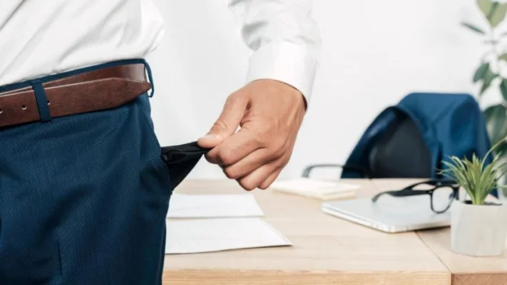 Austeritate bugetară 2025. Cum vor fi afectați angajații la stat și pensionarii